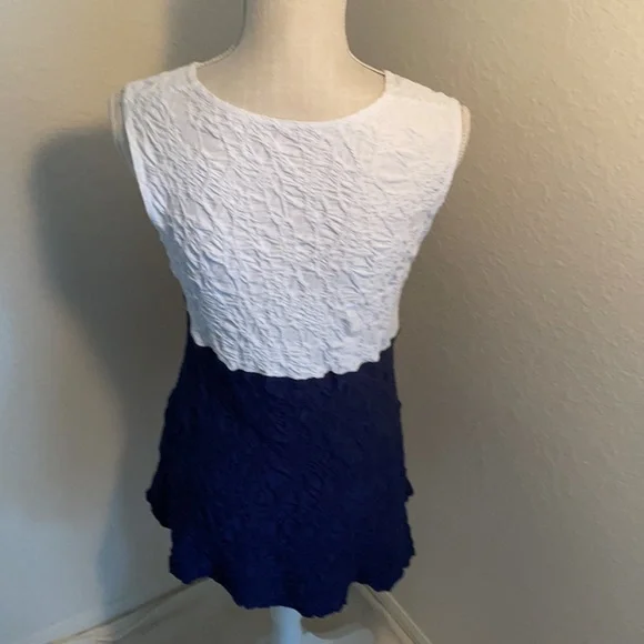 Sno Skins Woman’s Sleeveless Top Size Large White/Blue - Picture 3 of 5